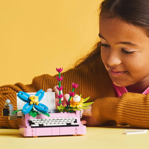 Lego Creator 3in1 Typewriter with Flowers 31169